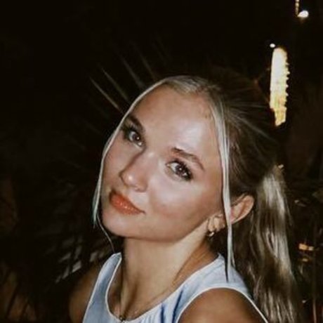 Julia Hart OnlyFans Star