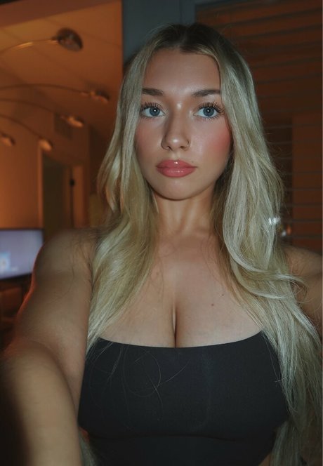 Sara Brooks OnlyFans geleakte Brüste