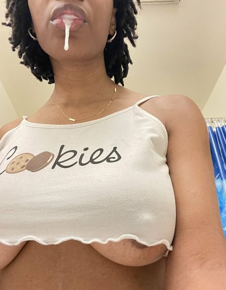 strawberry bubbles OnlyFans Leaj