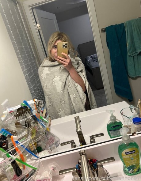 milfyshannon97 OnlyFans Lesbisch