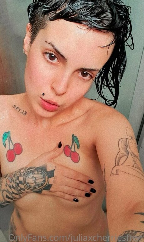 juliaxcherriesfree OnlyFans-Leaks