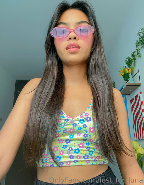 luna foot goddess OnlyFans Striptease