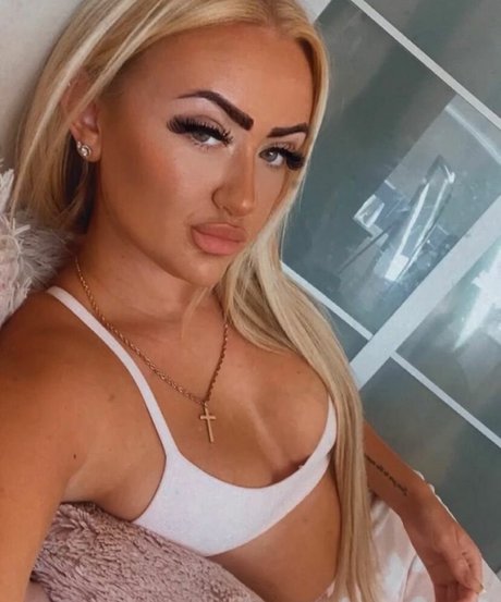 Lily Mcalpine Leaks von OnlyFans