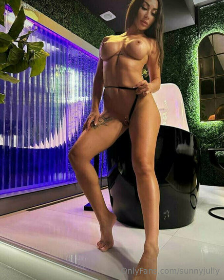 sunnyjully OnlyFans Leaks