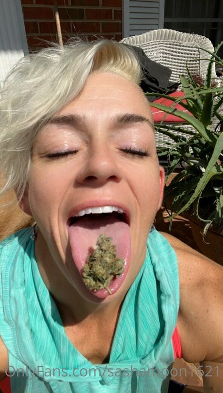 sashamoon1621 OnlyFans Nacktbilder