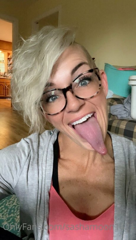 sashamoon1621 OnlyFans Nacktbilder