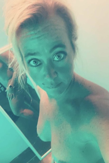 Hotwife Unicorn OnlyFans Striptease