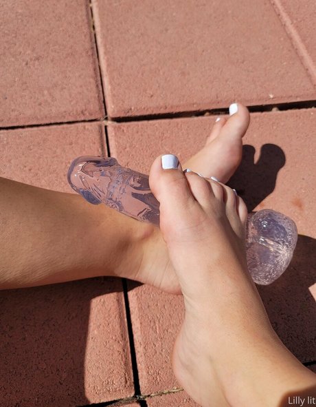 Lilly Lit Brüste OnlyFans