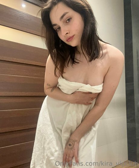 kira vipclub OnlyFans Fotos