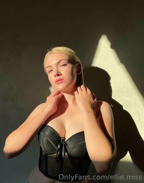 ellie miss OnlyFans explizite Inhalte