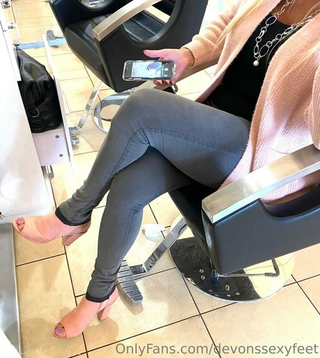 devonssexyfeet OnlyFans Nacktbilder