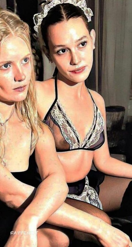 Victoria Pedretti OnlyFans Sex