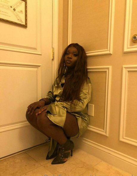 sissy serayah OnlyFans Striptease