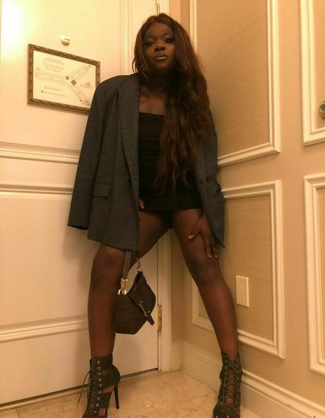 sissy serayah Kostenloses OnlyFans