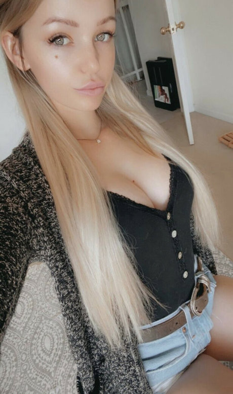 Becca Bangs OnlyFans-Fotos