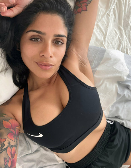 mistresssophiasahara OnlyFans Strip