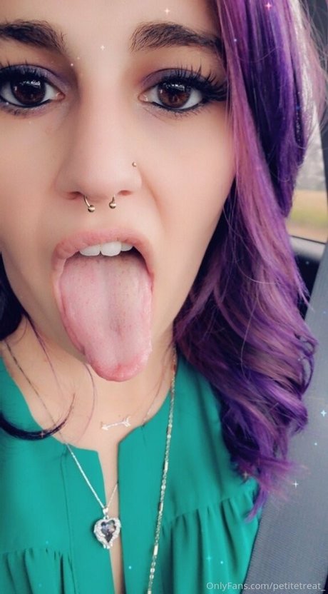 petitetreat_ OnlyFans Archiv
