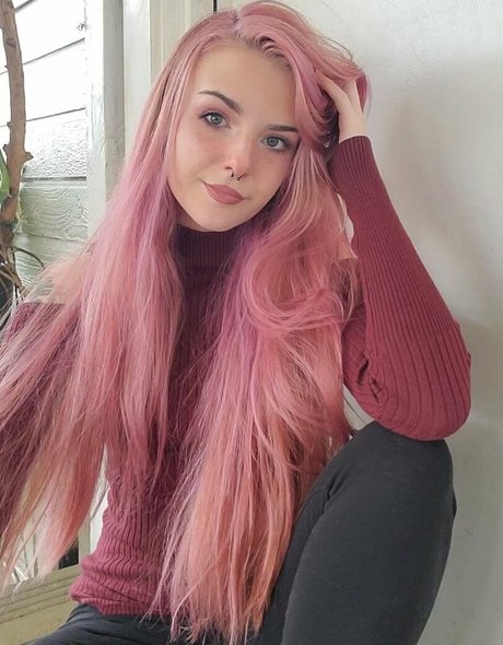 lilydarkofree OnlyFans-Creator