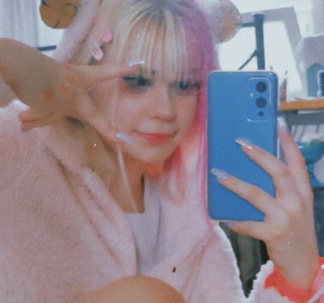 frogzzi OnlyFans nackte Brüste