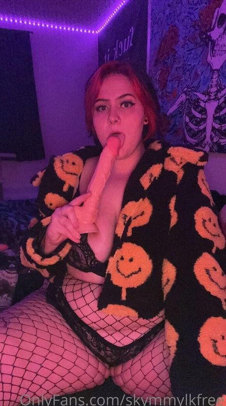 skymmylkfree Leaks von OnlyFans