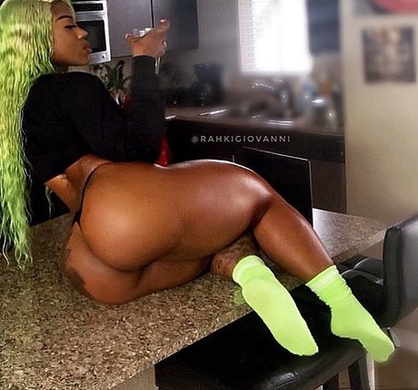 Rahkigiovanni OnlyFans Lesbisch