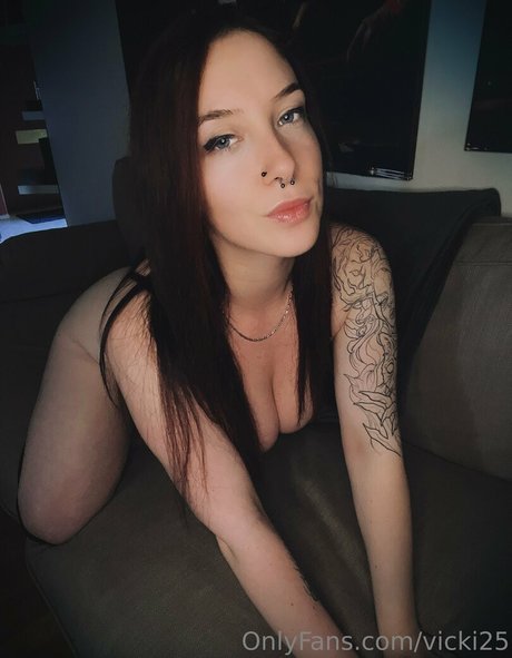 vicki25 OnlyFans Strip