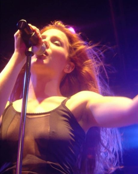 Simone Simons Nacktbilder von OnlyFans geleakt