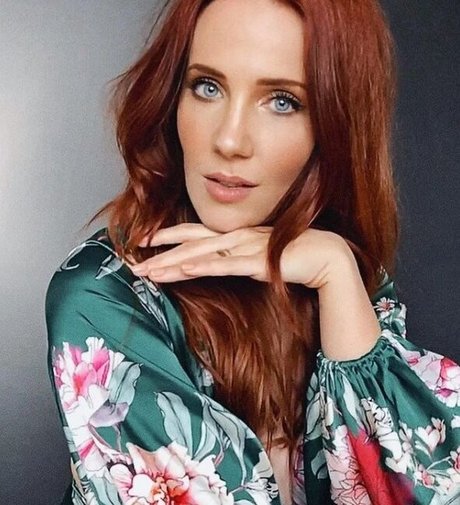 Simone Simons OnlyFans nackt