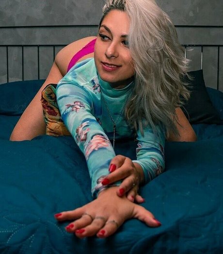 Emilia Kira Nacktbilder OnlyFans geleakt