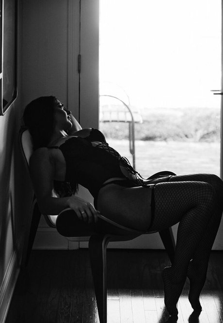 Arianna Grace Nacktpornos auf OnlyFans