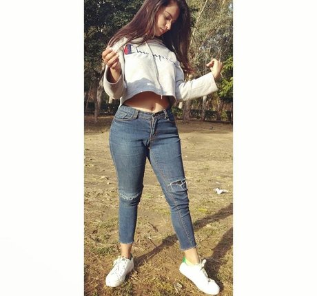 Anjali Gupta OnlyFans schlank