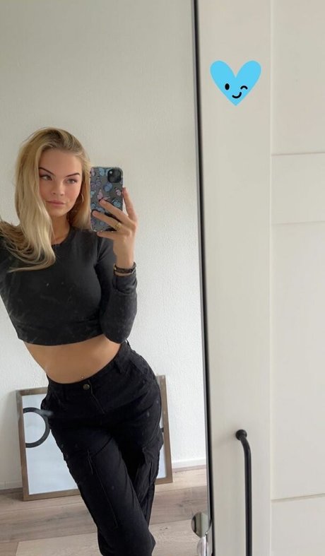 Iris Elzerman OnlyFans Strip