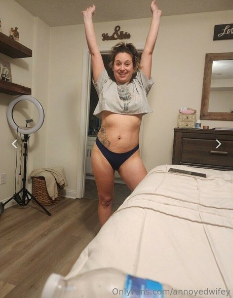 Annoyed Wifey OnlyFans Nackt Content