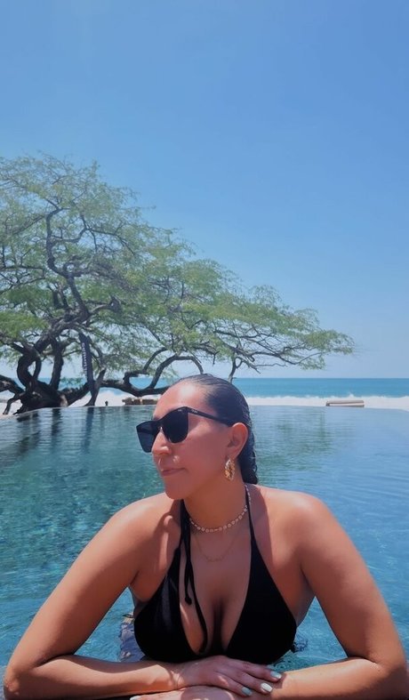 La irais Nacktbilder von OnlyFans geleakt