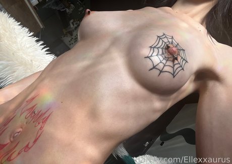 Ellexxaurus Strip OnlyFans