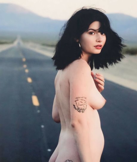 Willow Avalon NurlyFans-Pornos