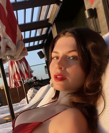 Willow Avalon OnlyFans Striptease