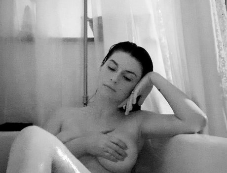 Willow Avalon Brüste OnlyFans