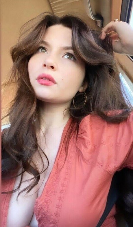 Willow Avalon Oben ohne OnlyFans