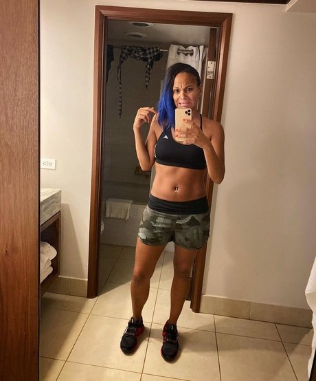 Lucy Hedges Oben ohne OnlyFans