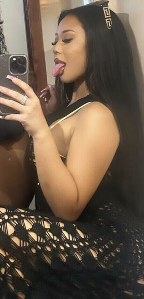 Thailiian OnlyFans Nacktbilder geleakt