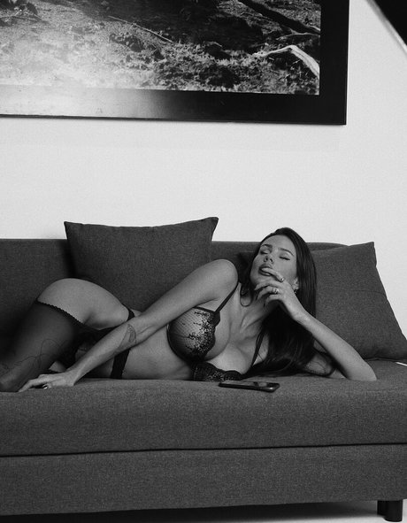 mmonik OnlyFans-Leaks