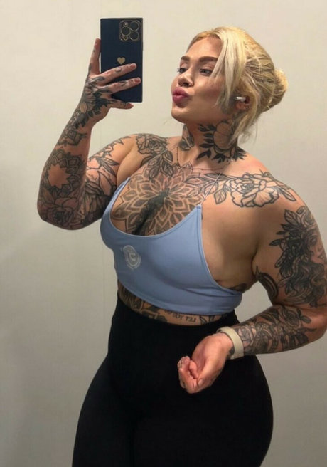 metalbubsxo OnlyFans nackte Brüste