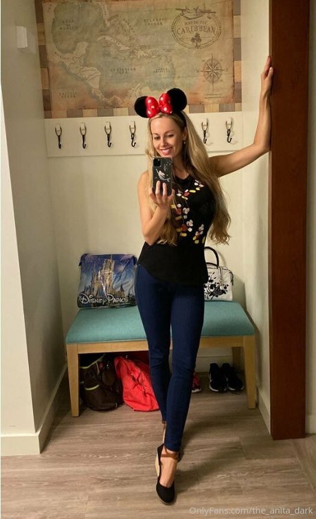 the anita dark OnlyFans Nacktbilder