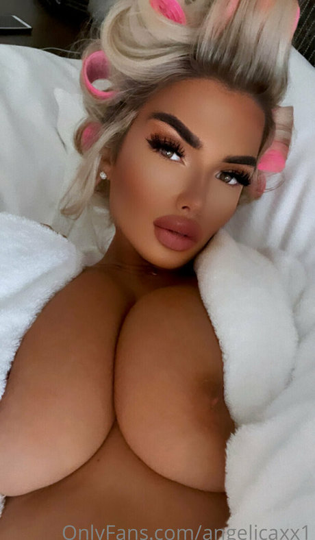 Angelica Sharpe OnlyFans Bilder