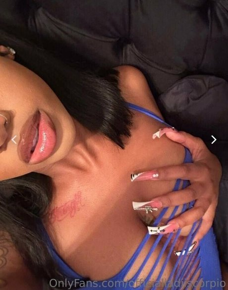 OfficialLadiiScorpio NurlyFans-Brüste