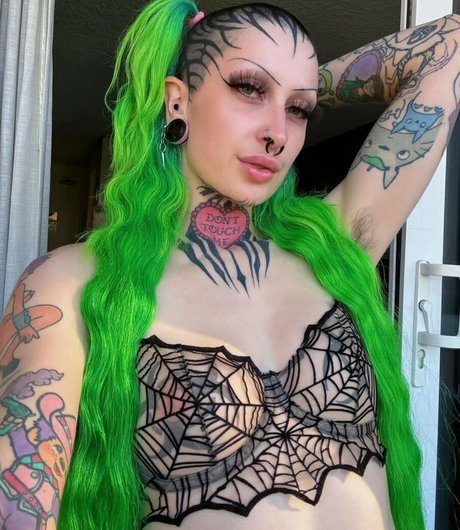 Frankie Phantom Brüste OnlyFans