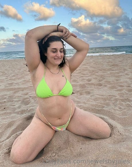 jewelsbyjules OnlyFans Striptease