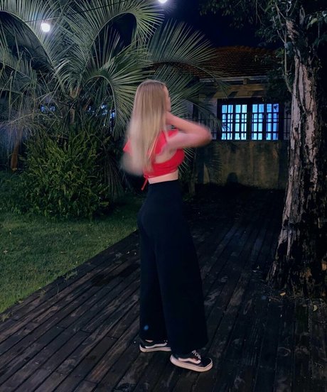 Maria Eduarda Kanarski OnlyFans Striptease