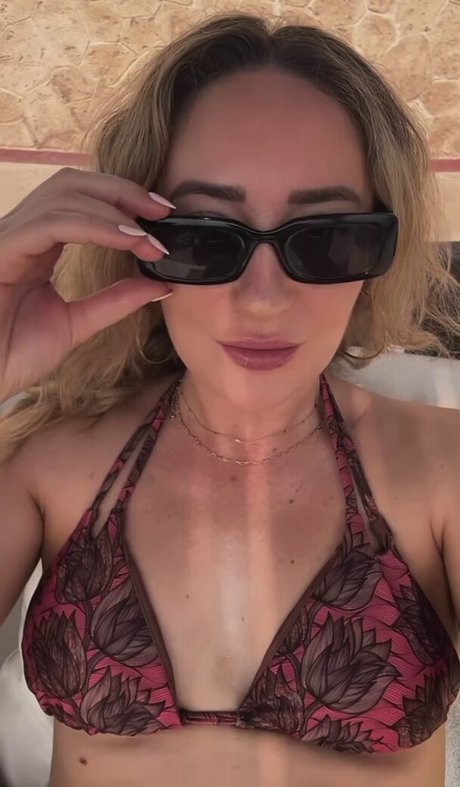 Robyn Adele Anderson Nacktbilder von OnlyFans